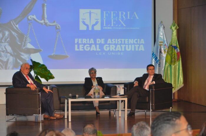 Jueces del Tribunal Superior Electoral dictan conferencia “Avances y retos del Tribunal Superior Electoral” en la Feria Lex Unibe