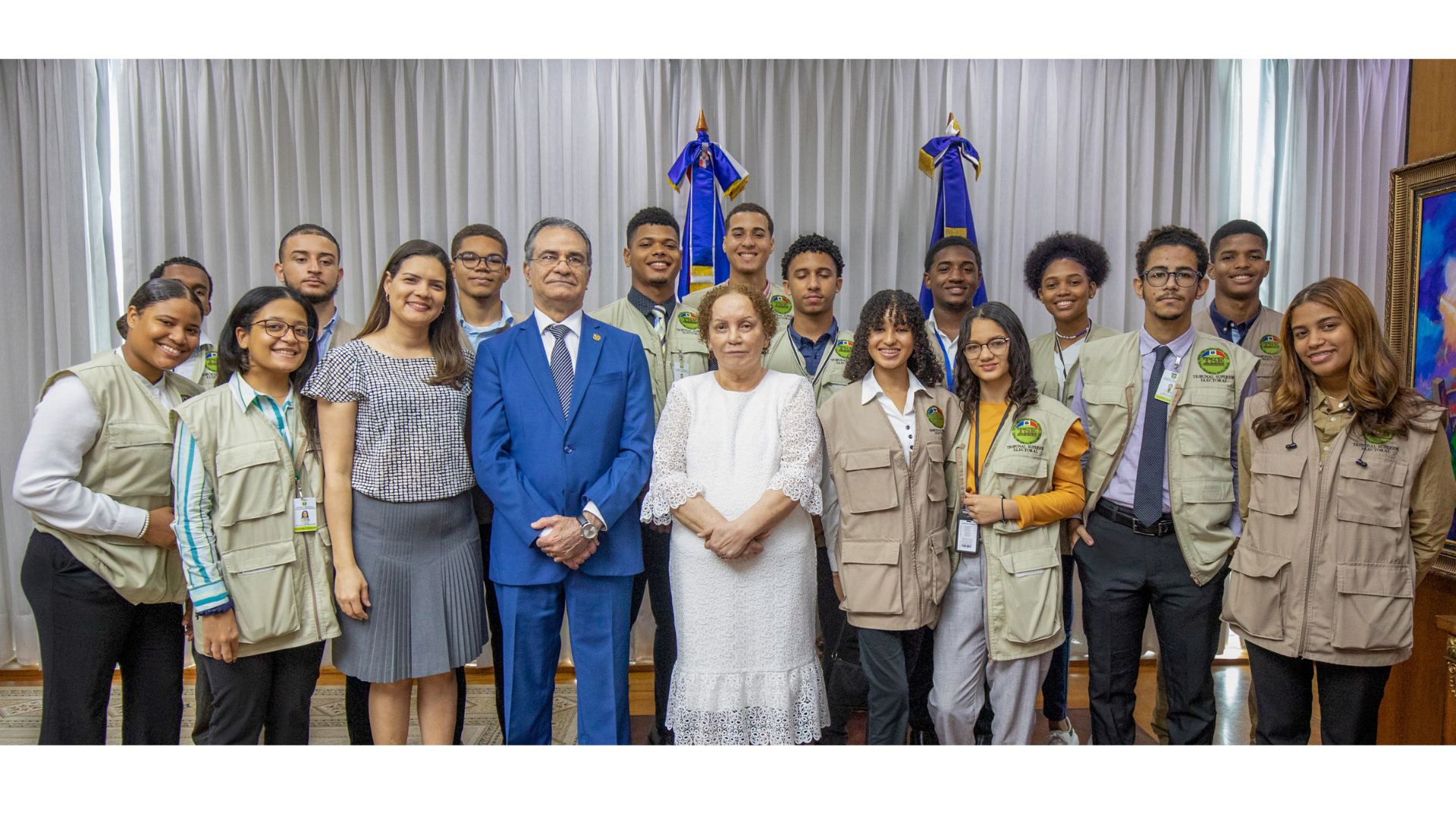 Jóvenes del proyecto “Enséñame a Trabajar” visitaron a la Procuradora General de la República