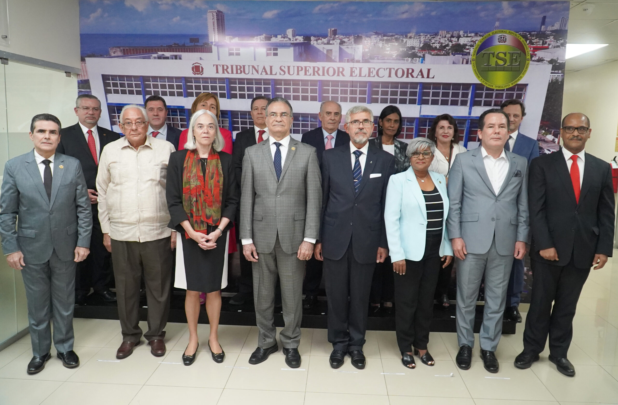 Tribunal Superior Electoral (TSE) recibe visita de la Comisión Iberoamericana de Ética Judicial
