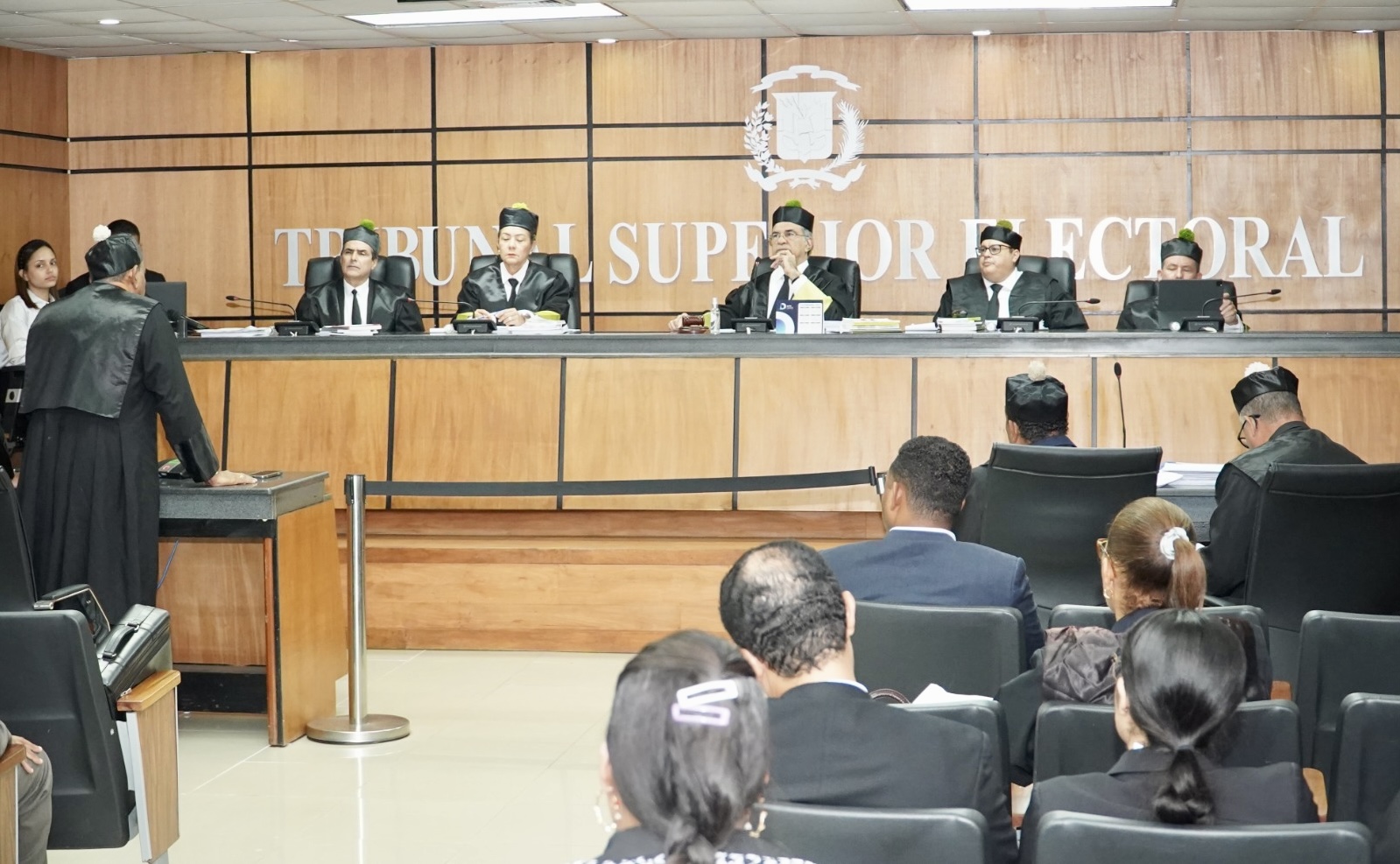 El Tribunal Superior Electoral se reserva fallo de demanda contra el PRD y aplaza audiencia de la UDC