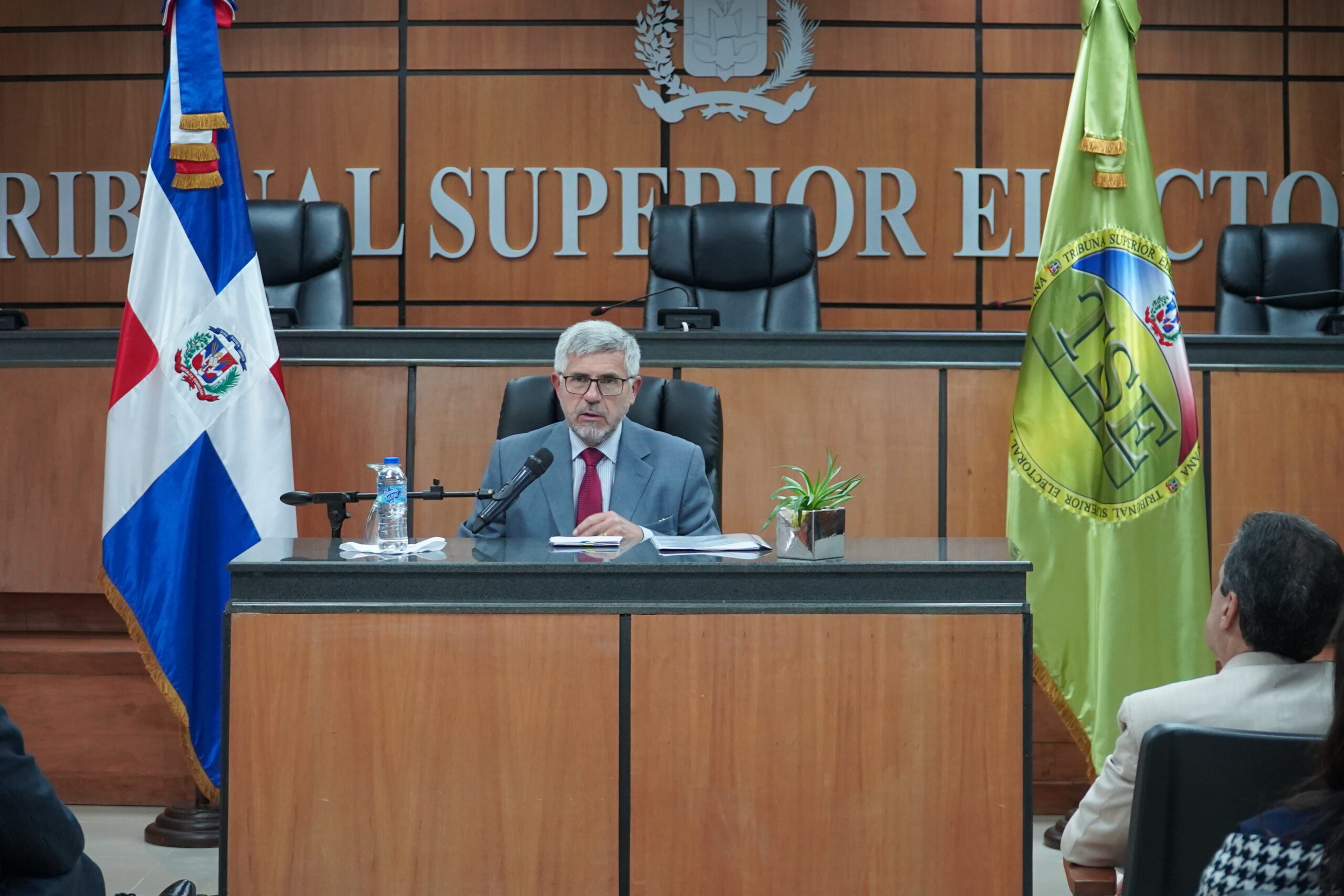Presidente Comisión Iberoamericana de Ética Judicial imparte charla en TSE