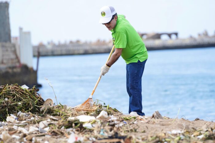 jornada de limpieza en playa Montesino