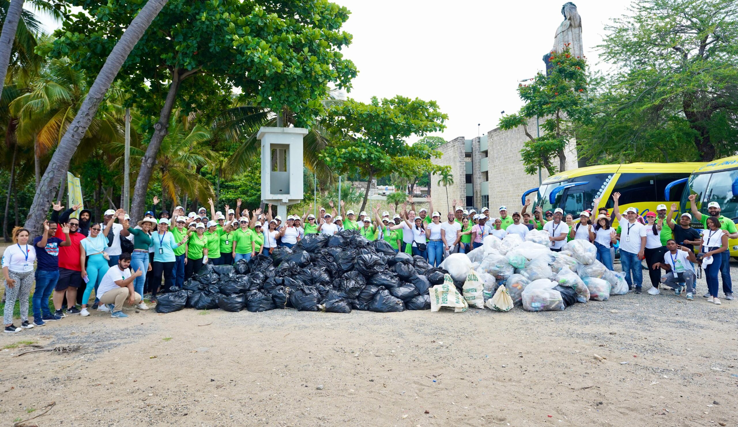 Tribunal Superior Electoral participa en jornada de limpieza en playa Montesino