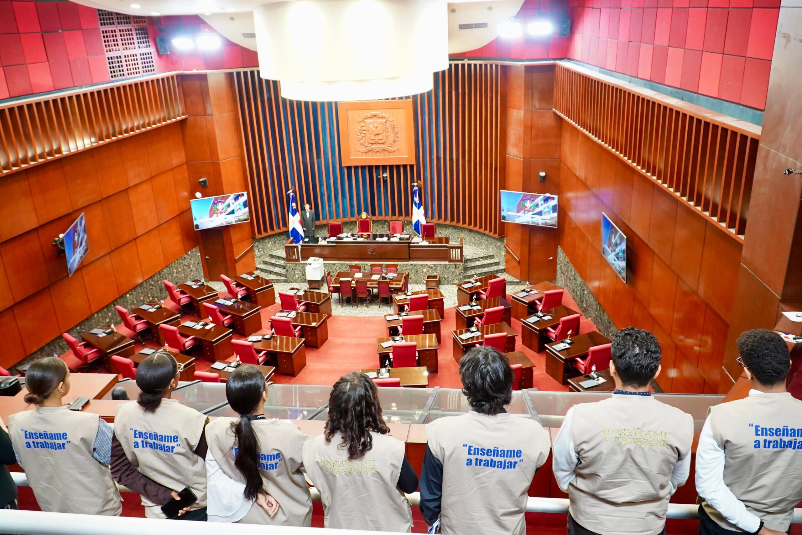 Jóvenes del Programa "Enséname a Trabajar" visitan Senado de la República