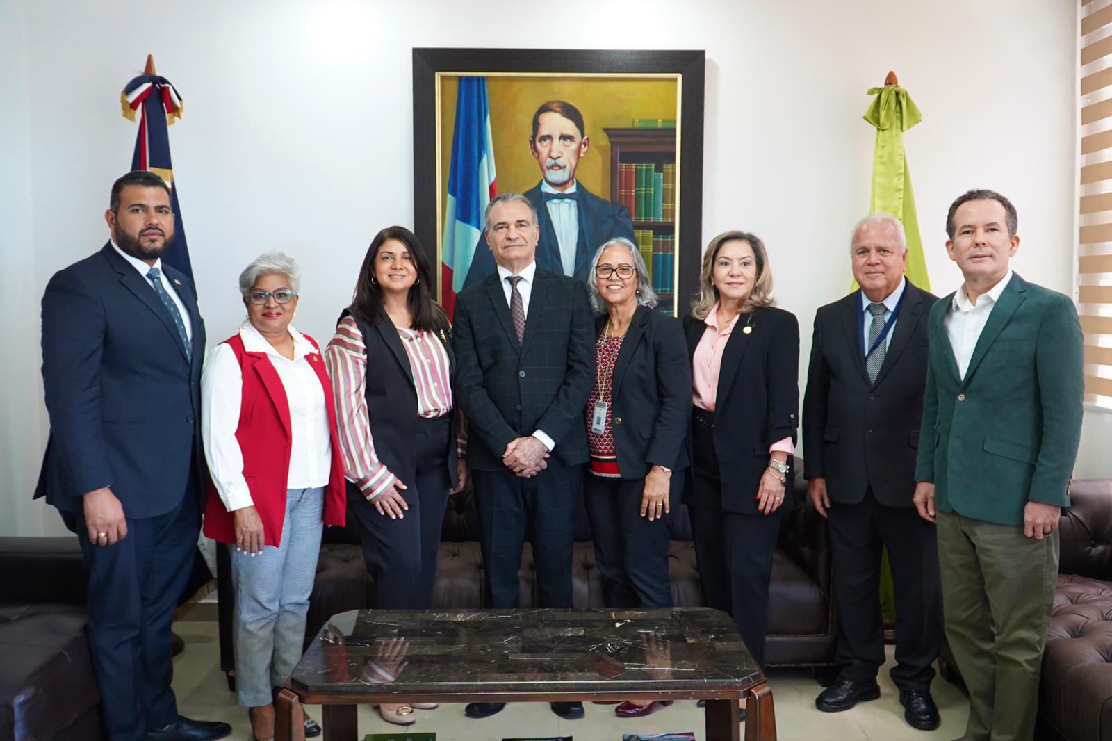 Presidente del Tribunal Superior Electoral recibe funcionarios del Ministerio de Hacienda, Dirección General de Contabilidad Gubernamental (DIGECOG) y Dirección General de Presupuesto, presentan propuesta de integración al Sistema de Administración Financiera del Estado (SIAFE) sistema financiero del Estado