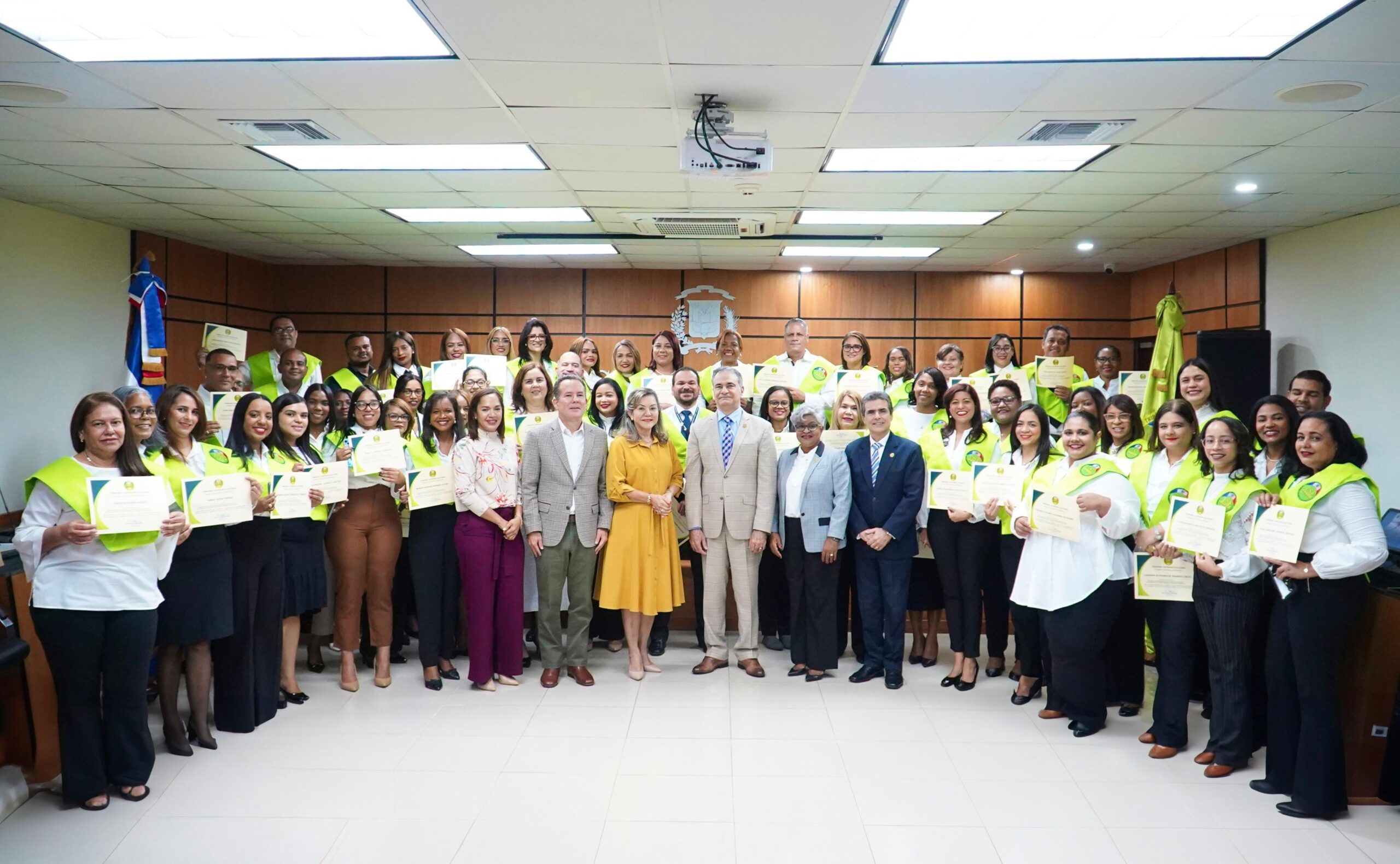 Tribunal Superior Electoral gradúa a 63 participantes en primer diplomado sobre Rectificación de Actas del Estado Civil