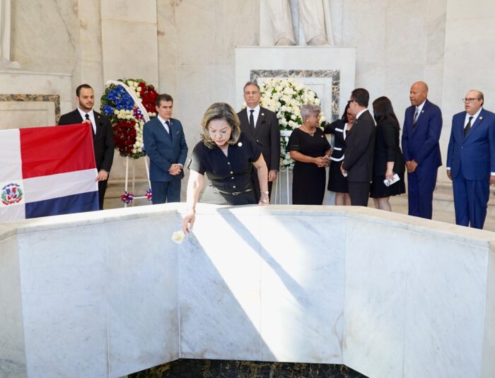 Ofrenda Floral Decime Tercer Aniversario