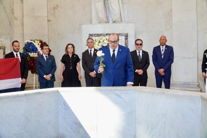 Ofrenda Floral Decime Tercer Aniversario