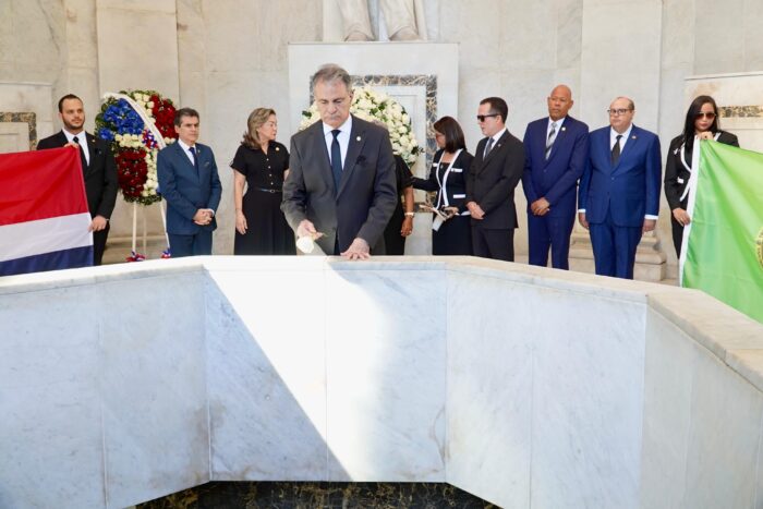 Ofrenda Floral Decime Tercer Aniversario