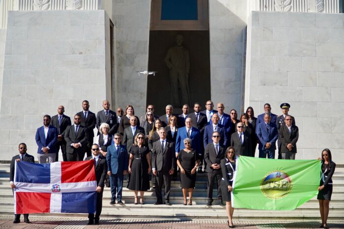 Ofrenda Floral Decime Tercer Aniversario