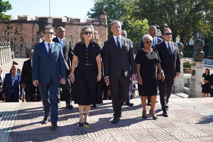 Ofrenda Floral Decime Tercer Aniversario