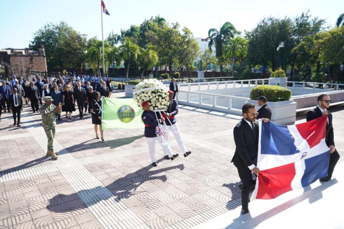 Ofrenda Floral Decime Tercer Aniversario
