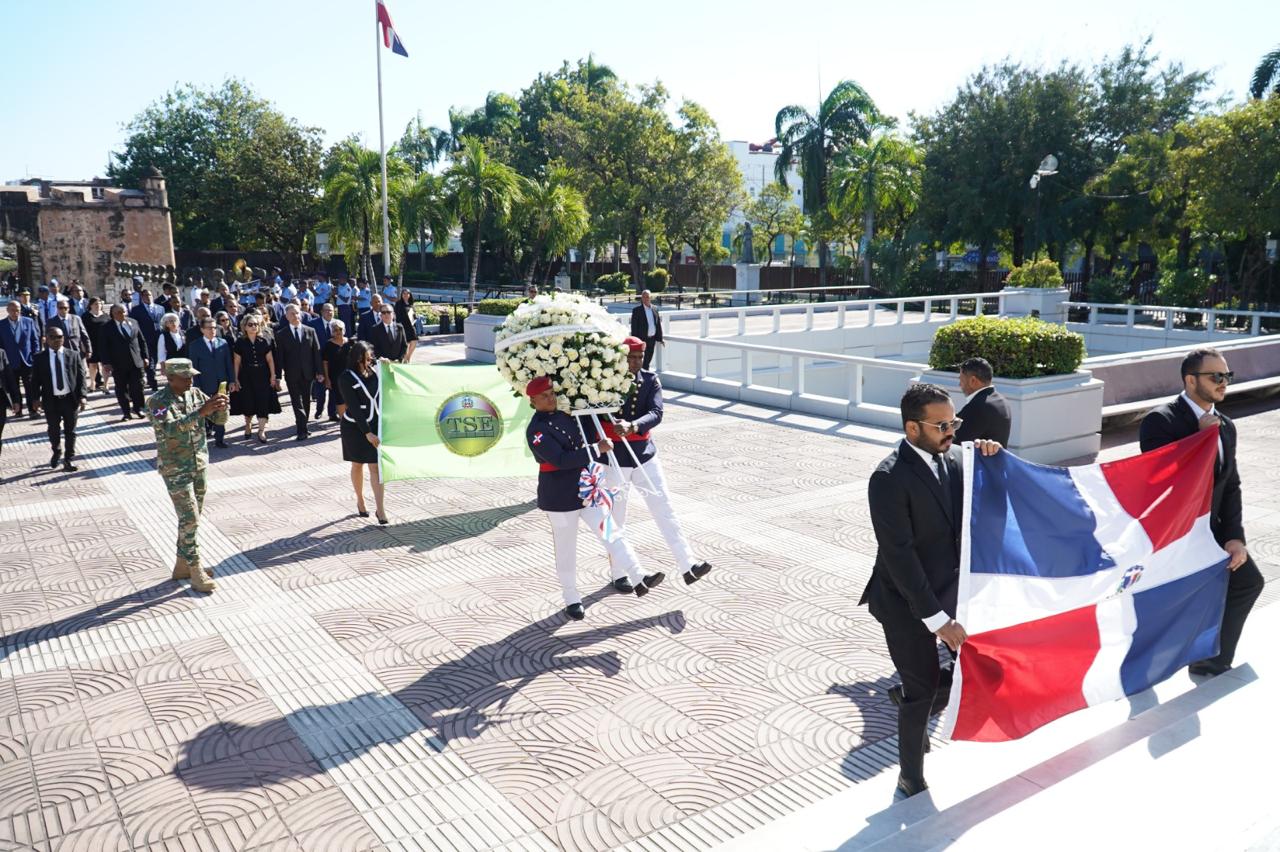 Ofrenda Floral Decime Tercer Aniversario