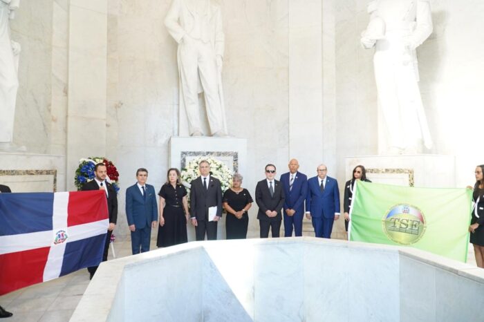 Ofrenda Floral Decime Tercer Aniversario