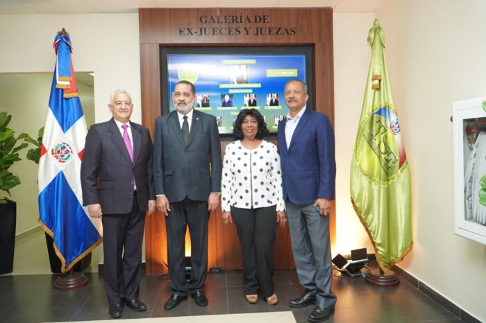 Desvelamiento de la galeria virtual de ex jueces y juezas - Decimo Tercer Aniversario