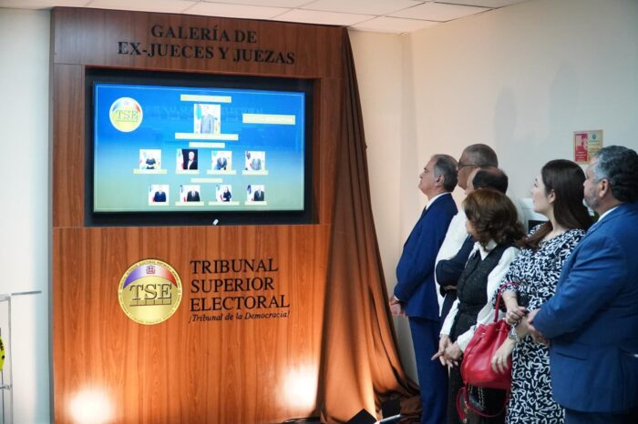 Desvelamiento de la galeria virtual de ex jueces y juezas - Decimo Tercer Aniversario