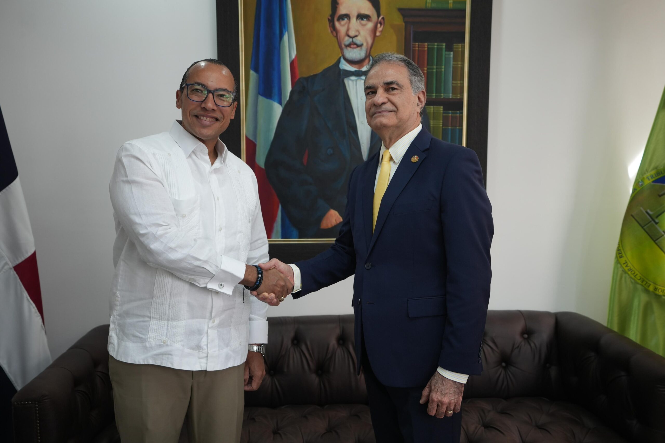 Tribunal Superior Electoral y Dirección General de Pasaportes formarán colaboradores en materia de rectificación de Actas del Estado Civil y Cambio de Nombre