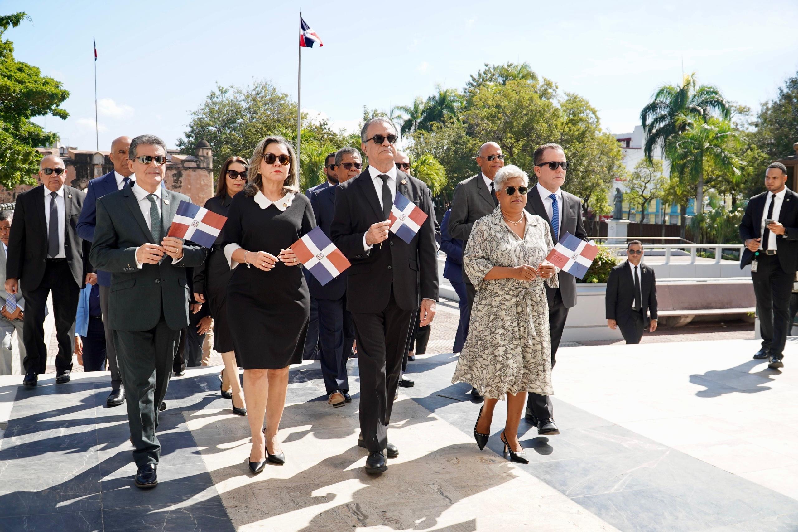 Tribunal Superior Electoral rinde homenaje a los Padres de la Patria en el Altar de la Patria