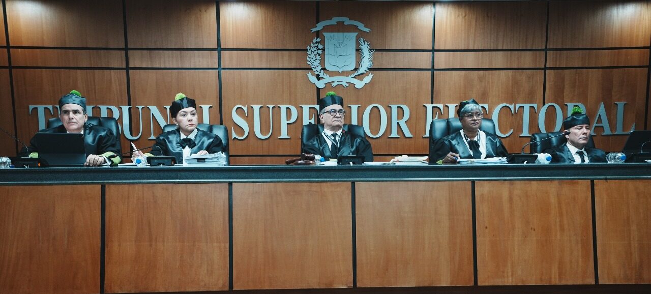 TSE se reserva fallo de impugnación contra resoluciones de JCE que disponen distribución financiamiento público a Partidos, Movimientos y Agrupaciones Políticas, y orden en las boletas