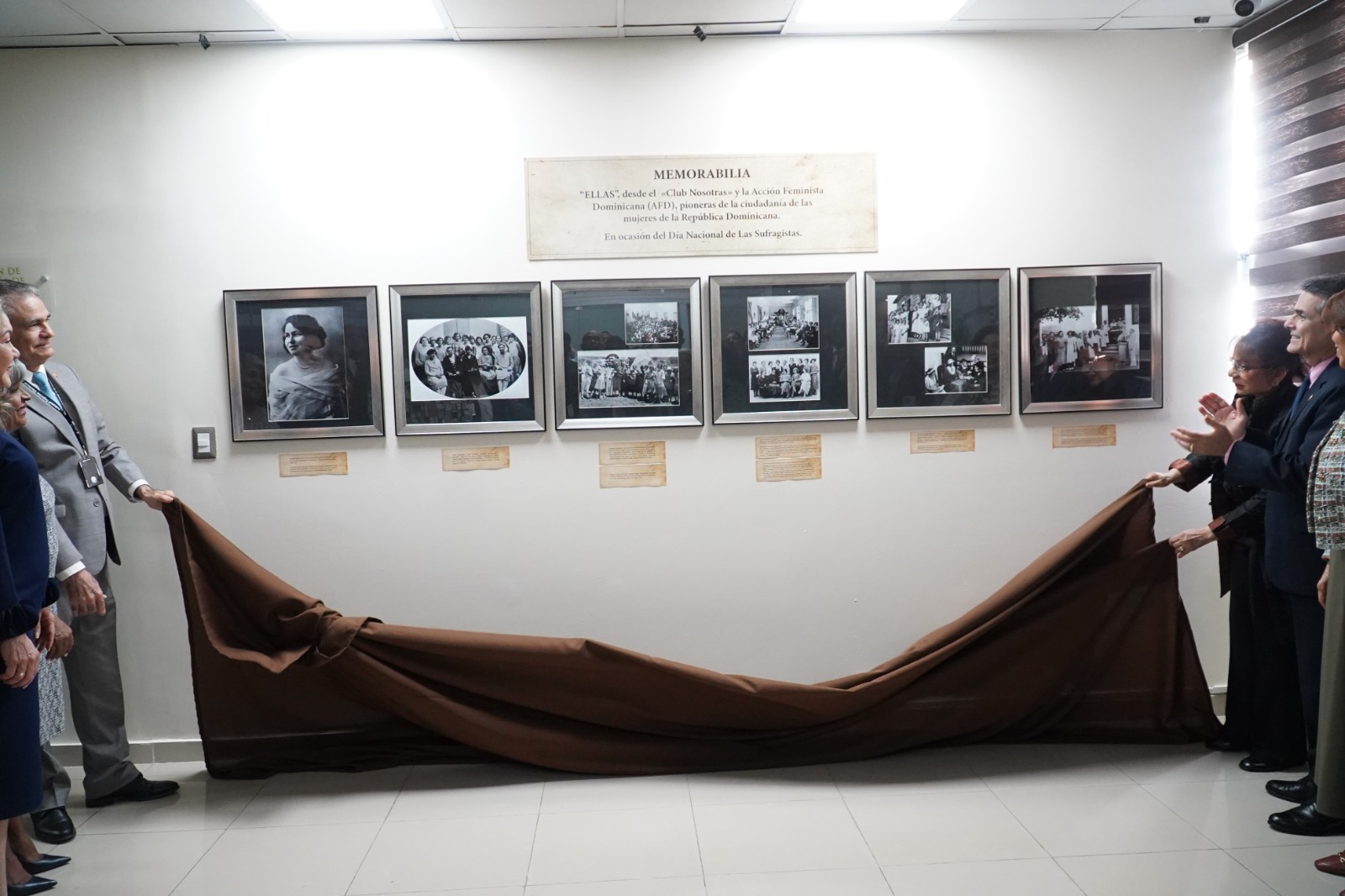 Tribunal Superior Electoral inaugura galería fotográfica en honor al Día Nacional de las Sufragistas