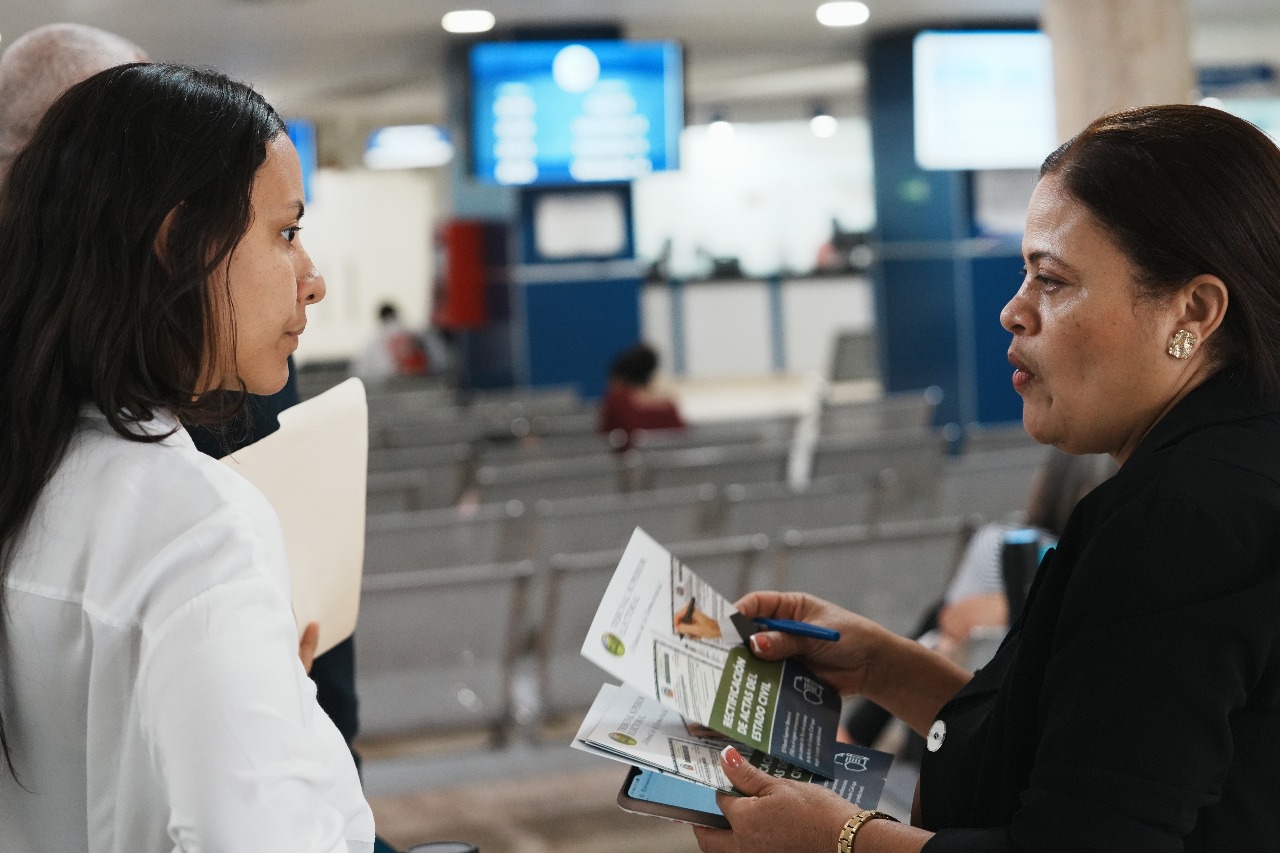 Tribunal Superior Electoral impacta a usuarios de la Dirección De Pasaportes orientándolo a corregir errores que presentan las actas de nacimiento