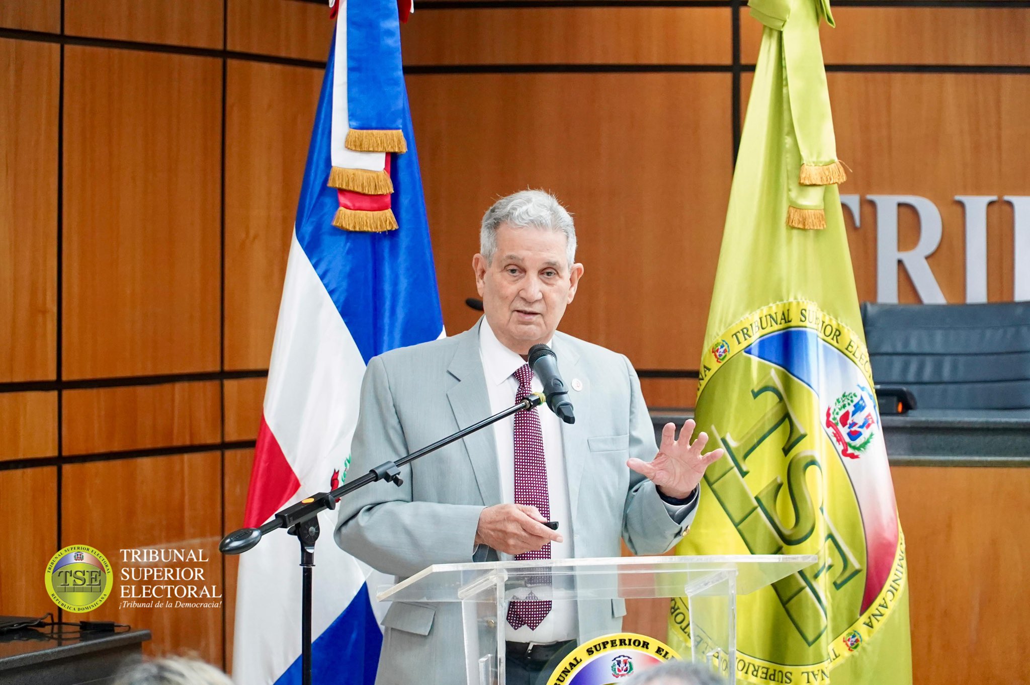 UN VIAJE A TRAVÉS DEL CEREBRO